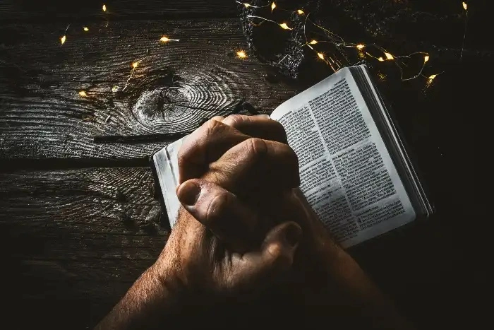 Credo Oculto: Código da Torá Invertida. Riqueza em 1 Minuto